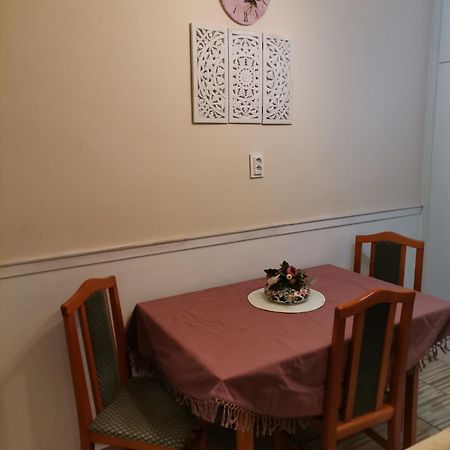 Malomszeg Apartman เปตช์ ภายนอก รูปภาพ
