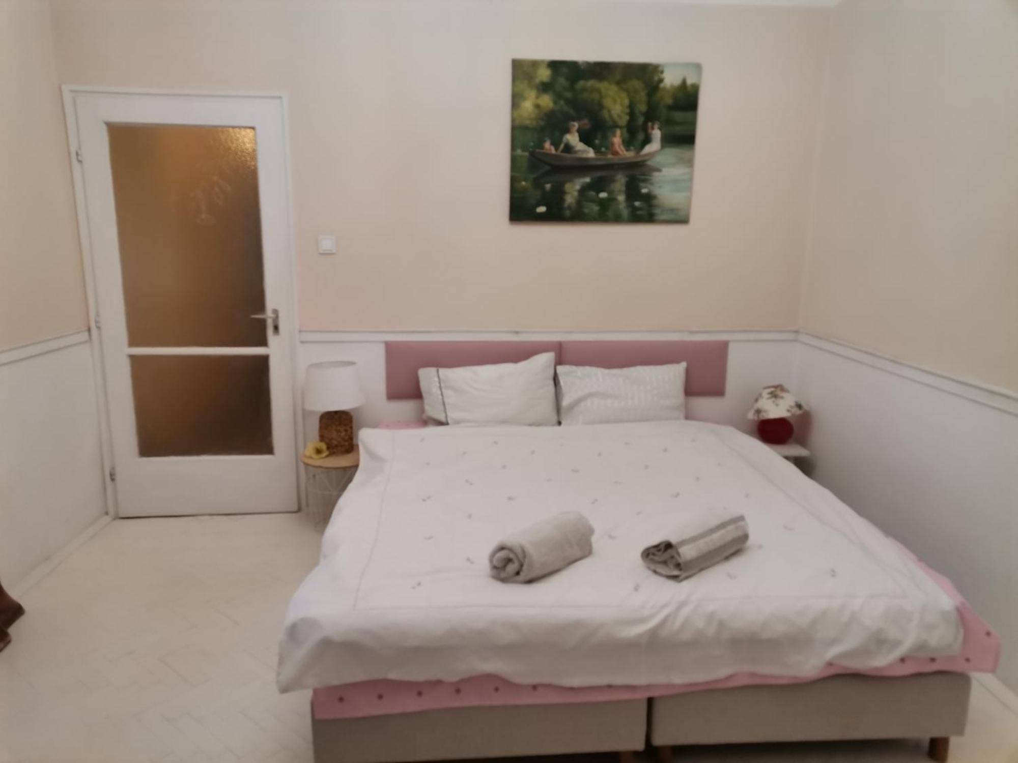 Malomszeg Apartman เปตช์ ภายนอก รูปภาพ